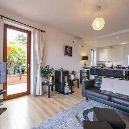 La Bellavista Penthouse Daire Stresa
